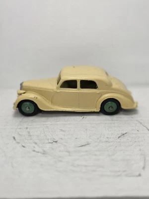 DINKY TOYS RILEY SALOON 40A CORPO CREME COM CUBOS VERDES - Imagem 1 de 4