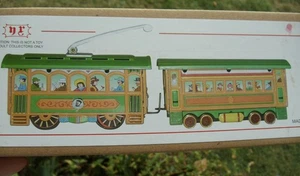 Weihnachtswagen Zug grün Set mit Schlüssel / Box MS515 Straßenbahn & Waggon Blechspielzeug - Bild 1 von 7