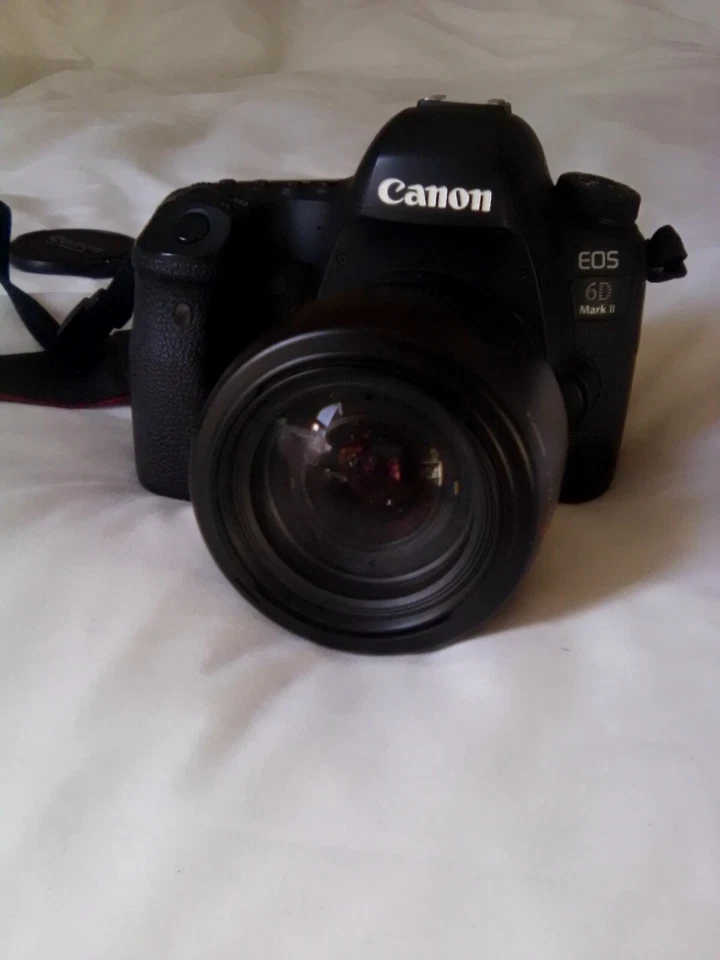 Canon EOS 6D Mark II DSLR Camera with EF 24-105mm USM Lens - WiFi Enabled - Image 1 of 3