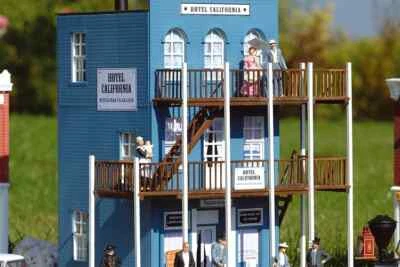 PIKO Escala G ~ Hotel California, Kit de Construcción ~ 62260 Foto 1 de 2