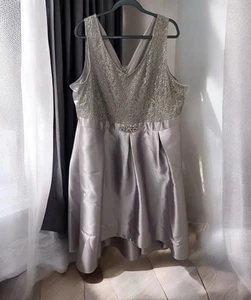 SLNY Fashion GR 22W Blumen Spitze ärmelloses Kleid Pailletten verziert V-Ausschnitt - Bild 1 von 6