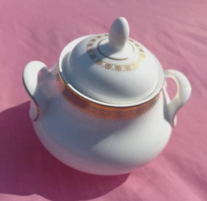 Royal Doulton CLARENDON.  Caja de azúcar cubierta. Manijas de bucle - Imagen 1 de 4