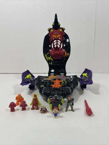 Mighty Max Takes on Terror Talons / Dread Star - NEAR COMPLETE - Bluebird Toys Cover