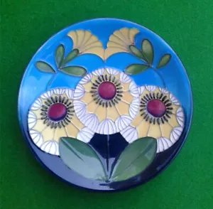 MOORCROFT SPILLA TARASSACO PIATTO EDIZIONE LIMITATA 2/75 - EMMA BOSSONS - 2015. - Foto 1 di 7