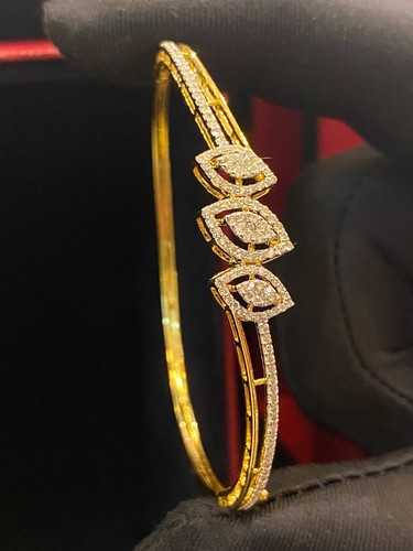 VALENTINO Bracciale Tre Occhielli Diamanti Taglio Brillante Tondo 0 97 Cts in Oro 585 14K