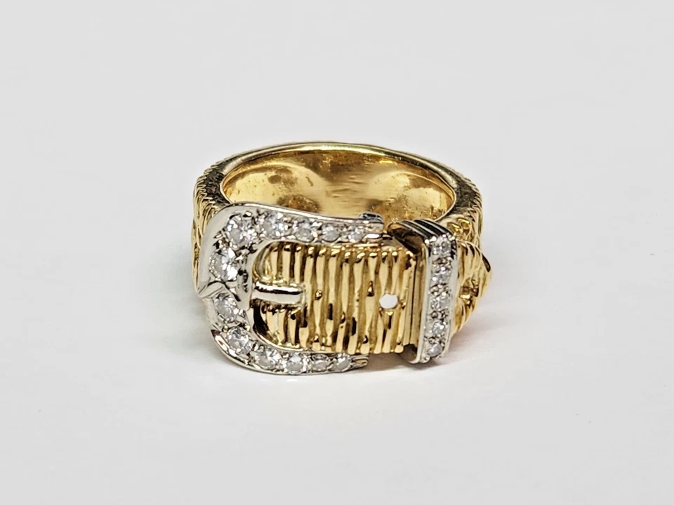 Audaz TEXTURADO 17.7k Oro Amarillo y Blanco Diamante Acento Hebilla Anillo Banda Talla 6.5 Foto 1 de 4