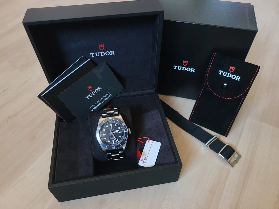 Tudor Black Bay 41mm Full Set mit Edelstahl- & Textil Armband | Garantie - Bild 1 von 4