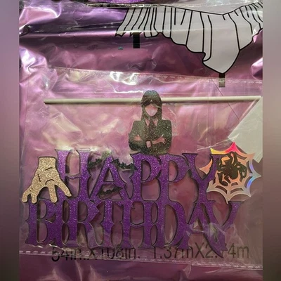 Juego de adorno de pastel de feliz cumpleaños con brillo púrpura miércoles Foto 1 de 4