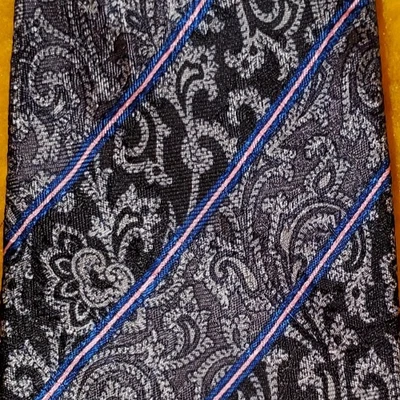 Década de 1980 1990 ~ YSL YVES SAINT LAURENT ~ CORBATA PARA HOMBRE ~ GRIS Y NEGRO ~ RAYAS ~ 56" Foto 1 de 3