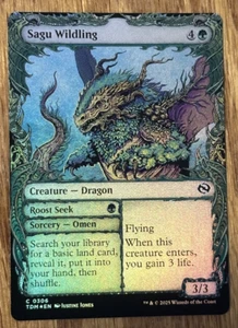 MTG Tarkir Dragonstorm, Sagu Wildling - Borderless Foil - Picture 1 of 1
