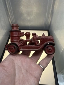 Kleines rotes Pumper Feuerwehrauto Gusseisen Modell Spielzeug extrem selten Spielzeug - Bild 1 von 8