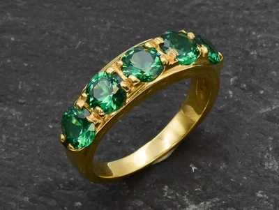 Anillo de aniversario redondo de diamantes y esmeraldas naturales de 2,50 quilates de oro amarillo de 14 k de 8 Foto 1 de 4