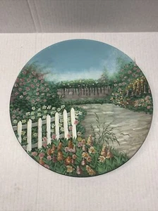 Plato decorativo Pottery Barn Gardwn View Ises para fotos publicitarias - Imagen 1 de 11