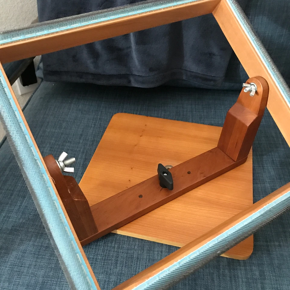 SALE! HandMade FinishedWood Collapse 4 Travel Exc Rug Hooking Lap Frame Exc Cond - Image 1 of 4