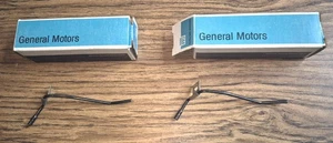 (2) NEW NOS GM 73 74 CHEVY GMC WINDSHIELD WASHER NOZZLES 697400 - Foto 1 di 5