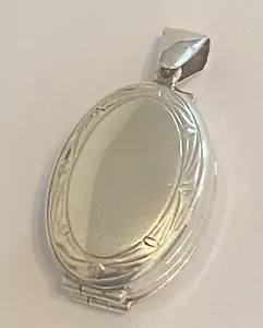 Reversible 4 Compartment 'E” Initial Oval Locket Sterling Silver 17.8 Grams S47 - Picture 1 of 15