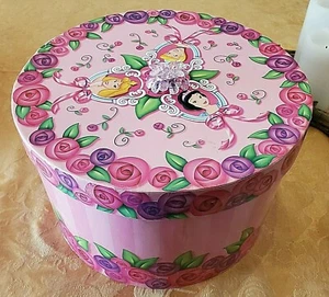 Dress-Up Shoes and Tiaras in Lidded Hatbox Barbie and Disney Princesses - Picture 1 of 12
