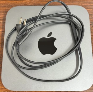 Apple Mac mini - (3,0Ghz Intel Core i5, 256GB SSD, 8GB Ram) Silber - Top - Bild 1 von 5