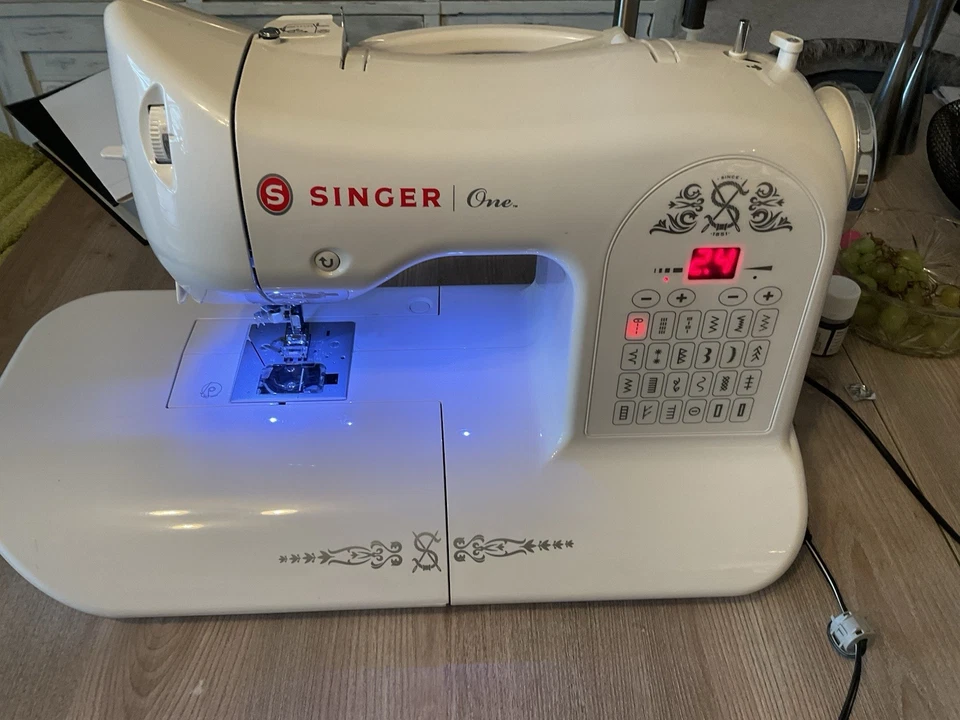 VSM Singer One Computernähmaschine, 24 Nähprogramme Nähmaschine Computer,Bedienu - Bild 1 von 4