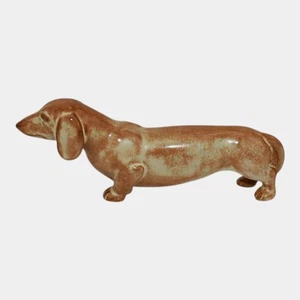 Estatuilla de perro Dachshund de cerámica marrón esmalte moteado de cerámica Nicodemus vintage - Imagen 1 de 6