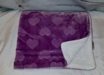 S L S.L. Manta de bebé Home Fashions púrpura corazón blanco sherpa espalda texturizada en 3D  Foto 1 de 4