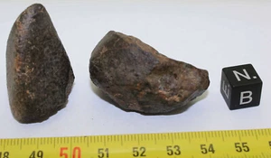 Lot de 2 Météorites NWA non classées ( 65.60 grs - Abde 028 ) - Foto 1 di 4