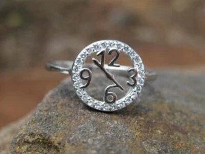 BAGUE PORTE DU TEMPS CÉLÈBRE DANS LE MONDE retournez l'horloge vieillissante en argent sterling 925 - Photo 1 sur 4
