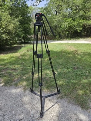 Manfrotto 3283B Tripod - 501 Head With 2 Handles To Tilt. Middle Tilts. - Image 1 of 4