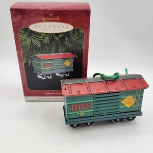 Hallmark Keepsake Ornament Yuletide Central Toy Train Car #97 Serie de Coleccionistas - Imagen 1 de 8