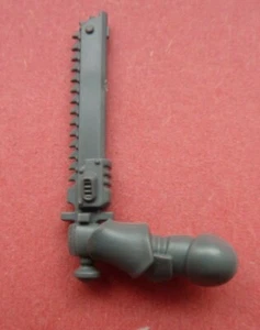 Espada de cadena intercesora de asalto PRIMARIS Marines Espaciales y brazo en L (B) - Brocas 40K  - Imagen 1 de 1