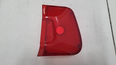 1967 年普利茅斯梭子鱼尾灯镜片(RH/乘客) — 第 1/4 张图片