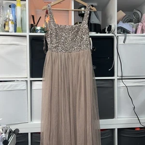 Neu MAYA DELUXE Maxikleid braun rosa taupe Pailletten quadratischer Ausschnitt Gr UK 12 - Bild 1 von 5