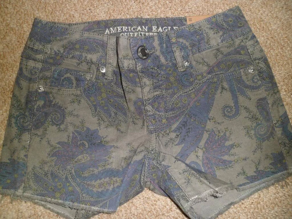 Shorts MIDI de veludo stretch American Eagle novo com etiquetas, bainha desgastada, paisley cinza - Imagem 1 de 1