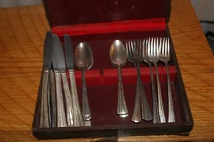 VINTAGE 1940'S ROGERS SILVER PLATED SILVERWARE GRACIOUS PATTERN 20 PIECES - Picture 1 of 3