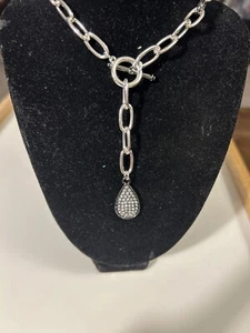 Liz Claiborne silberfarbene Halskette Lariat Stil mit Anhänger - Bild 1 von 9