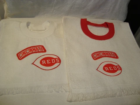 Cincinnati Reds MLB Baseball Handmade/Tea Towel Children's/Baby Bib NEW Cover
