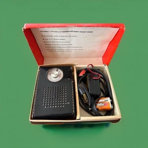 Camisa de colección 1967 Air Chief 4-C-101 12 transistores radio de bolsillo con accesorios y caja. - Imagen 1 de 11