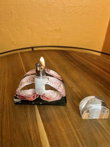 Vintage Hy-Glo Pair Of Pink Roses Aquarium Style Lucite Capped Table Lighter - Picture 1 of 7