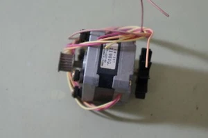 Motor paso a paso Shinano Kenshi EM-267 11981G STP-42D145 - Imagen 1 de 6