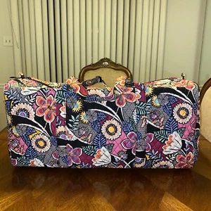 NWT Vera Bradley XL Traveler Duffel In Kauai Floral - Picture 1 of 5