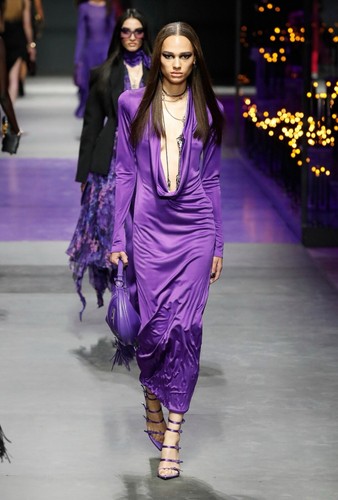 *VERSACE* Runway S S 2023 abito da sera maxi scollo a cappuccio tuffo nuovo con etichetta IT 38