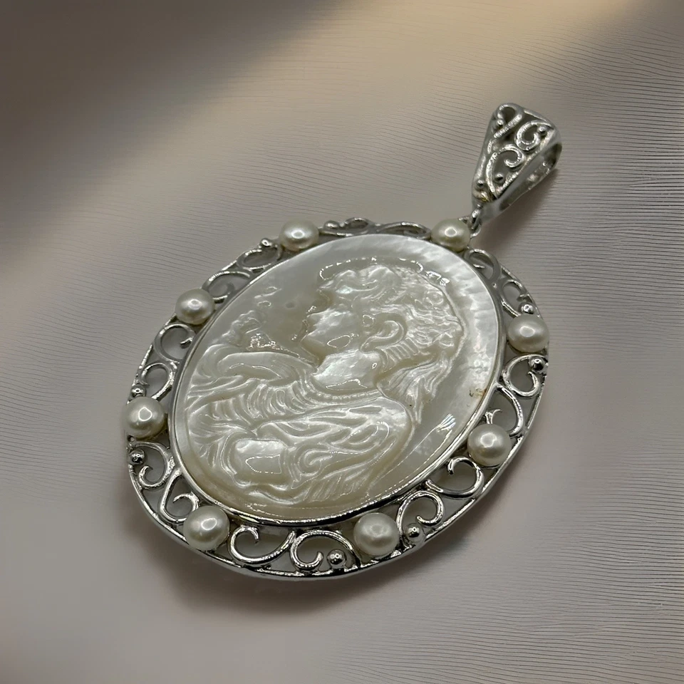 WHITE MOTHER-OF-PEARL&CULTURED FRESHWATER PEARL, RHODIUM OVR SILVR CAMEO PENDANT - Image 1 of 4