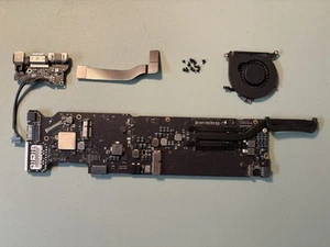Apple MacBook Air 13" A1466 Logic Board ( 2015 ) 8GB i5 1,6GHz 820-00165-A - Bild 1 von 10