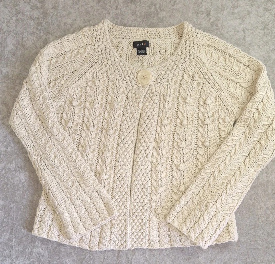 Suéter Evie tejido 3D Bobble para mujer talla grande botón único beige Grannycore Foto 1 de 4