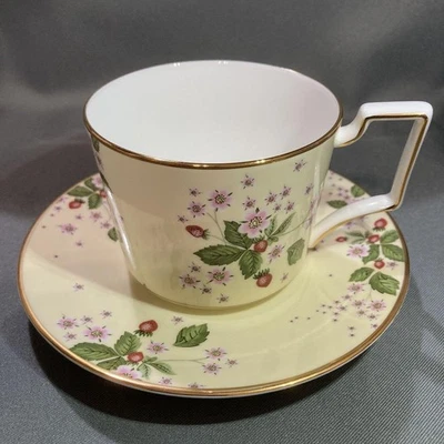 WEDGWOOD 野生草莓开花杯和碟子 黄色 未使用 日本 罕见 — 第 1/4 张图片