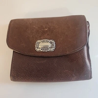Cartera y monedero vintage de cuero genuino triple pliegue con emblema plateado Foto 1 de 4