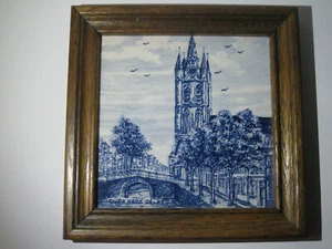 Piastrella da appendere a parete vintage blu Delft Oude Kerk incorniciata - Foto 1 di 3