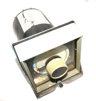 NEW EAGLE SIGNAL CE305A6 TIMER - Image 1 of 2