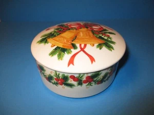 Tarro redondo de porcelana de caramelo Mikasa campanas de acebo Navidad caja de baratijas arcos - Imagen 1 de 1