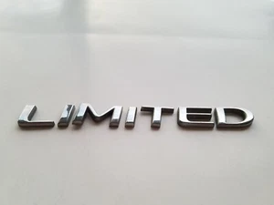 06 07 08 09 10 11 HYUNDAI AZERA LIMITED REAR LID EMBLEM LOGO BADGE OEM (2010) - Picture 1 of 3